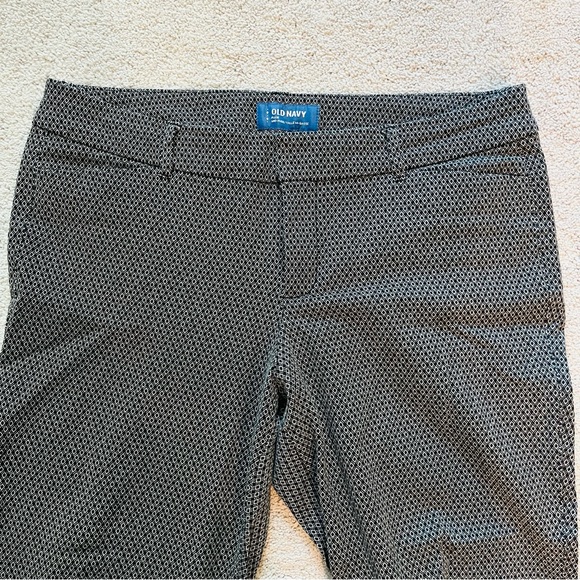Old Navy Pixie Pants, Black and White Pattern, Size 10 - Picture 2 of 9
